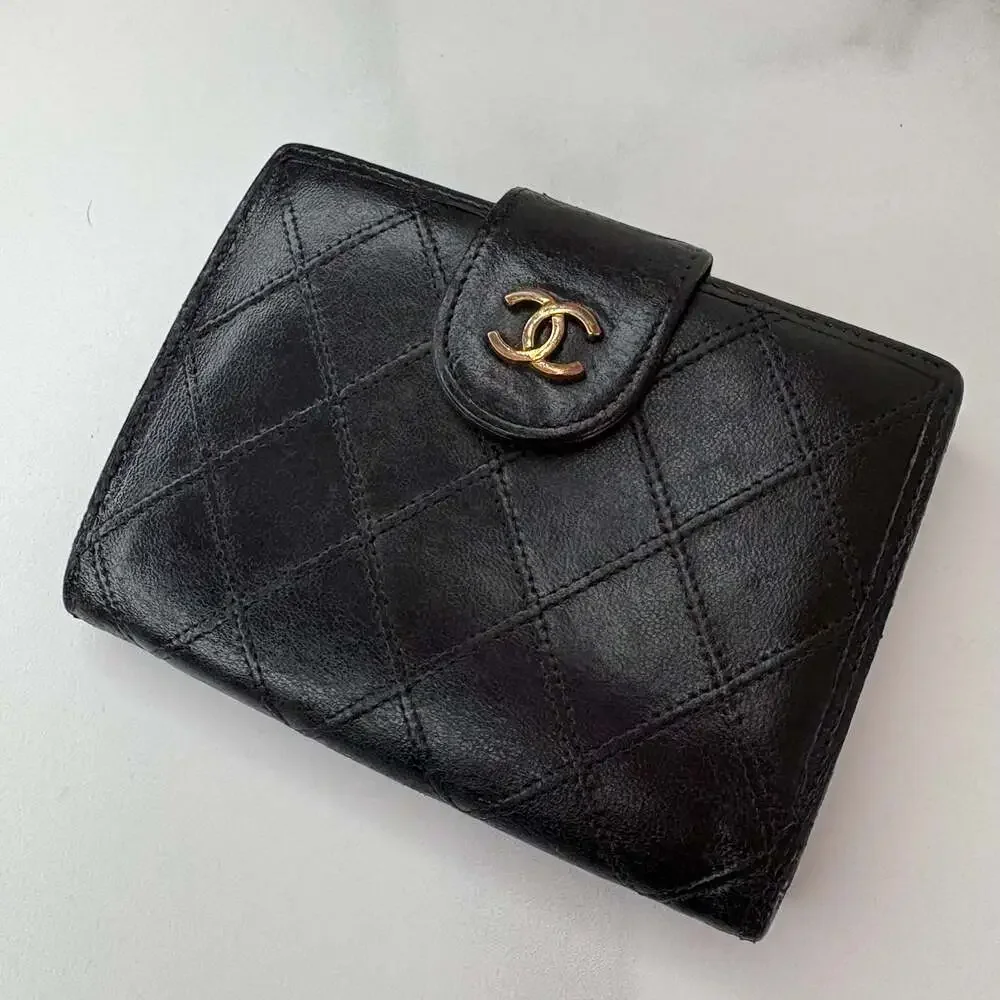 CHANEL vintage compact